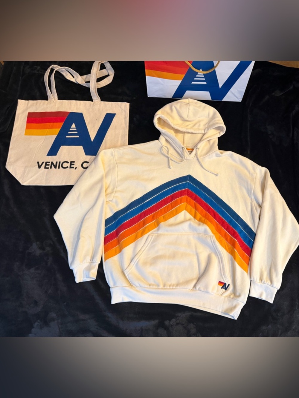 - NWT Aviator Nation Mountain Stitch Chevron Hoodie Small Vintage White + Tote